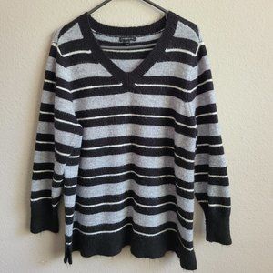 Lane Bryant Long Sleeve Pullover Relaxed Fit Sweater. Grey & Black Size 14-16.